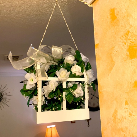 Accents | Nwot Elegant White Rose Hanging Arrangement In A Metal Frame ...